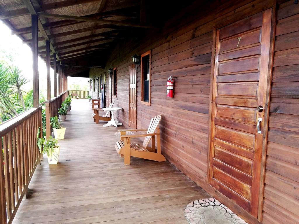 The Log Cab-Inn Сан-Игнасио Экстерьер фото