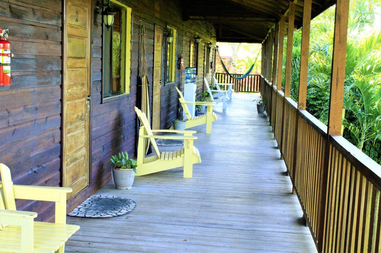The Log Cab-Inn Сан-Игнасио Экстерьер фото